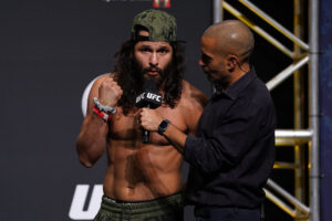 MMA: UFC 261-Weigh Ins