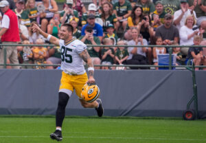 Green Bay Packers tight end Tucker Kraft (85) hypes up the crowd during practice on Friday, July 31, 2026, at Ray Nitschke Field