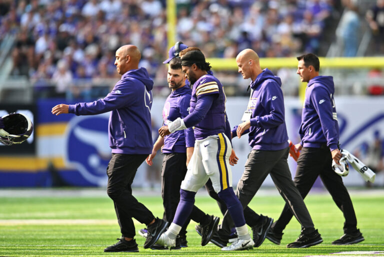 NFL: Green Bay Packers at Minnesota Vikings