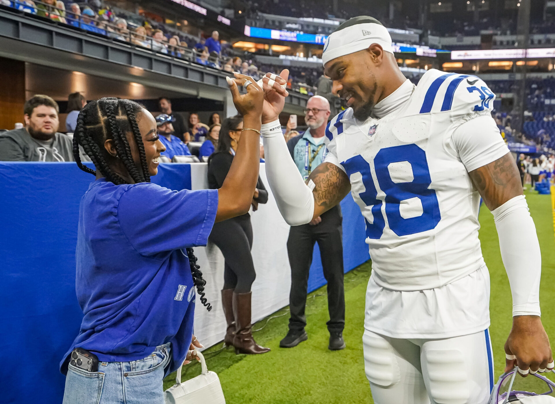 thebiglead.com - Stephen Douglas - Simone Biles wowed husband Jonathan Owens with first Colts gameday fit