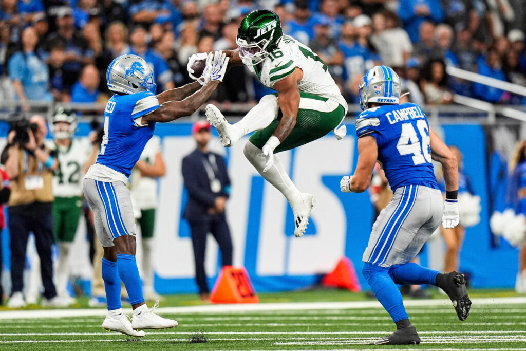 New York Jets tight end Kenyon Sadiq (16) runs against Detroit Lions cornerback D.J. Reed (4) during the second half at Ford