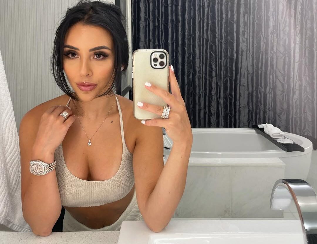Zach LaVine’s wife Hunter laughs off thirsty Kings reporters after hot mic leak