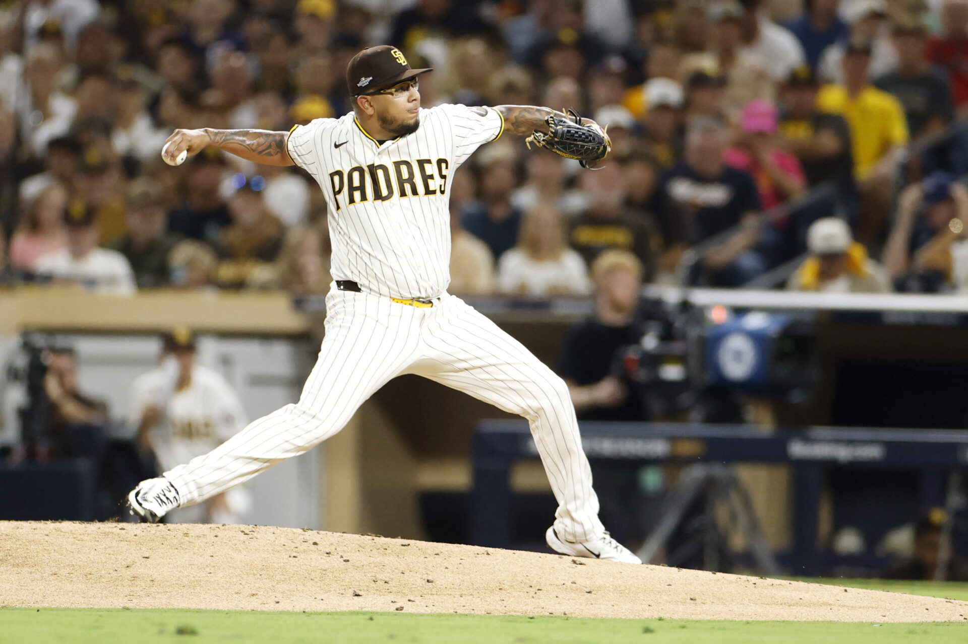 Breakout Padres pitcher gets full arm sleeve done after elimination from playoffs