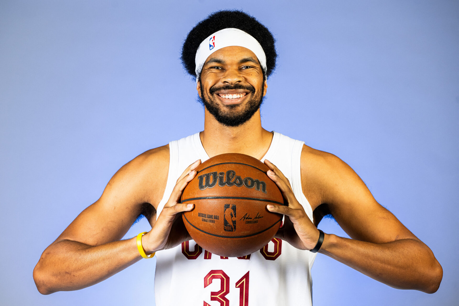 Cleveland center Jarrett Allen spotted playing beer games during Browns tailgate