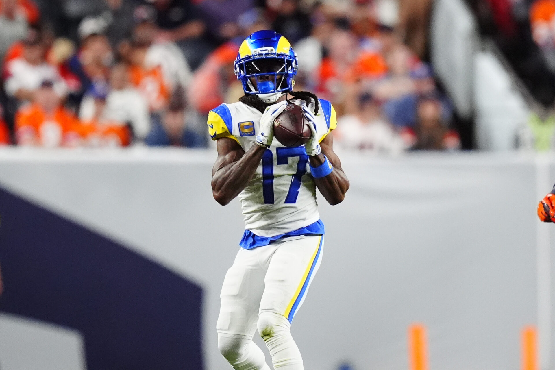 FOOTBALL-NFL-DEN-LAR-4.jpg