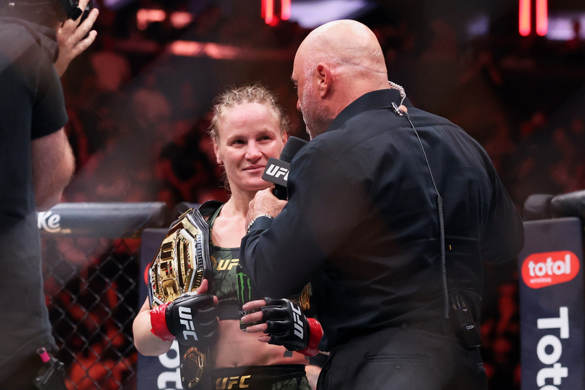 Natalia Silva wins vacant UFC flyweight title, Oliveira vs. Lopes set for BMF