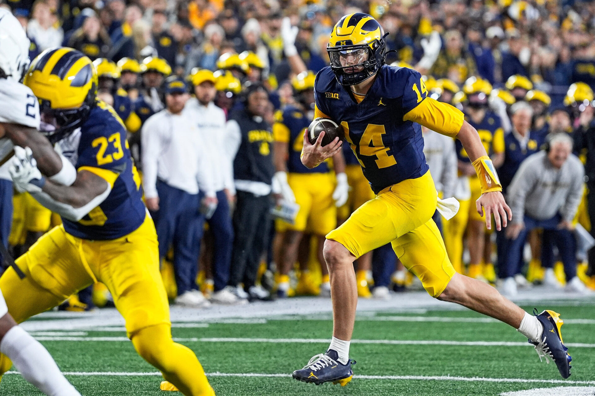 Michigan sticking with Tommy Carr over Bryce Underwood at quarterback