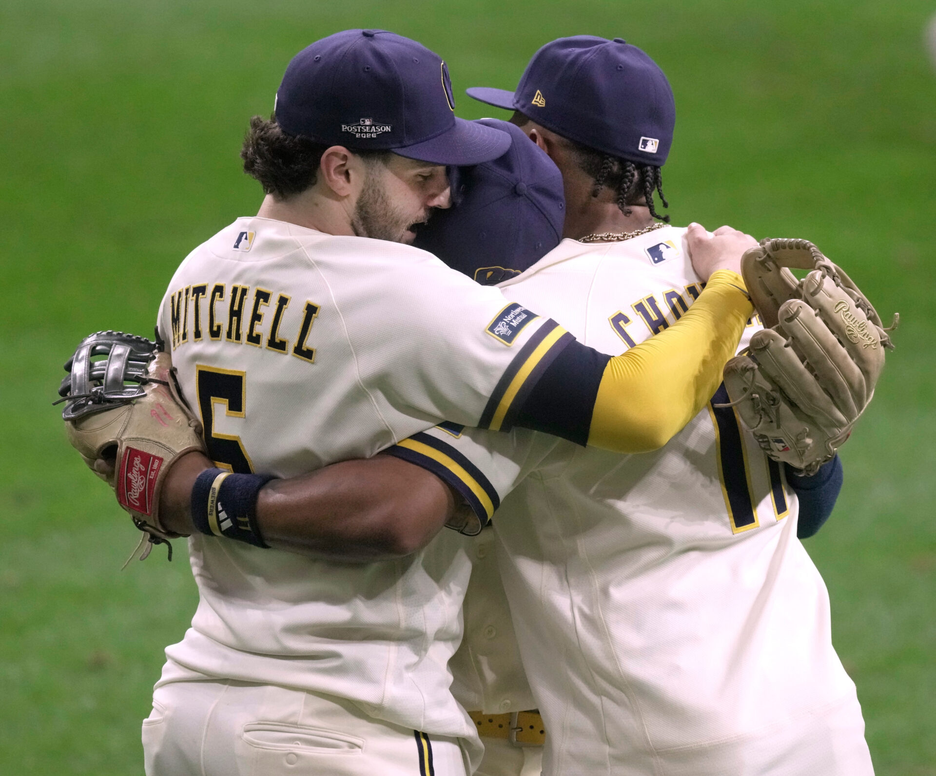 Milwaukee Brewers on verge of completing unprecedented playoff run