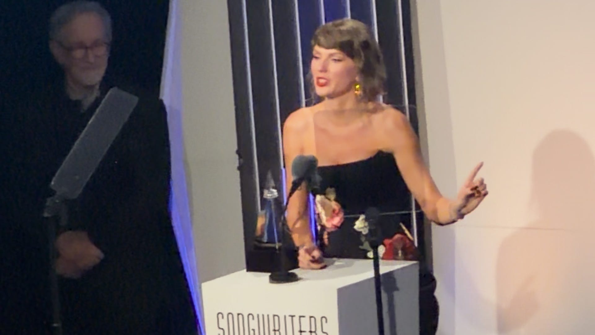 Taylor Swift crashes Dakota Johnson ‘SNL’ monologue