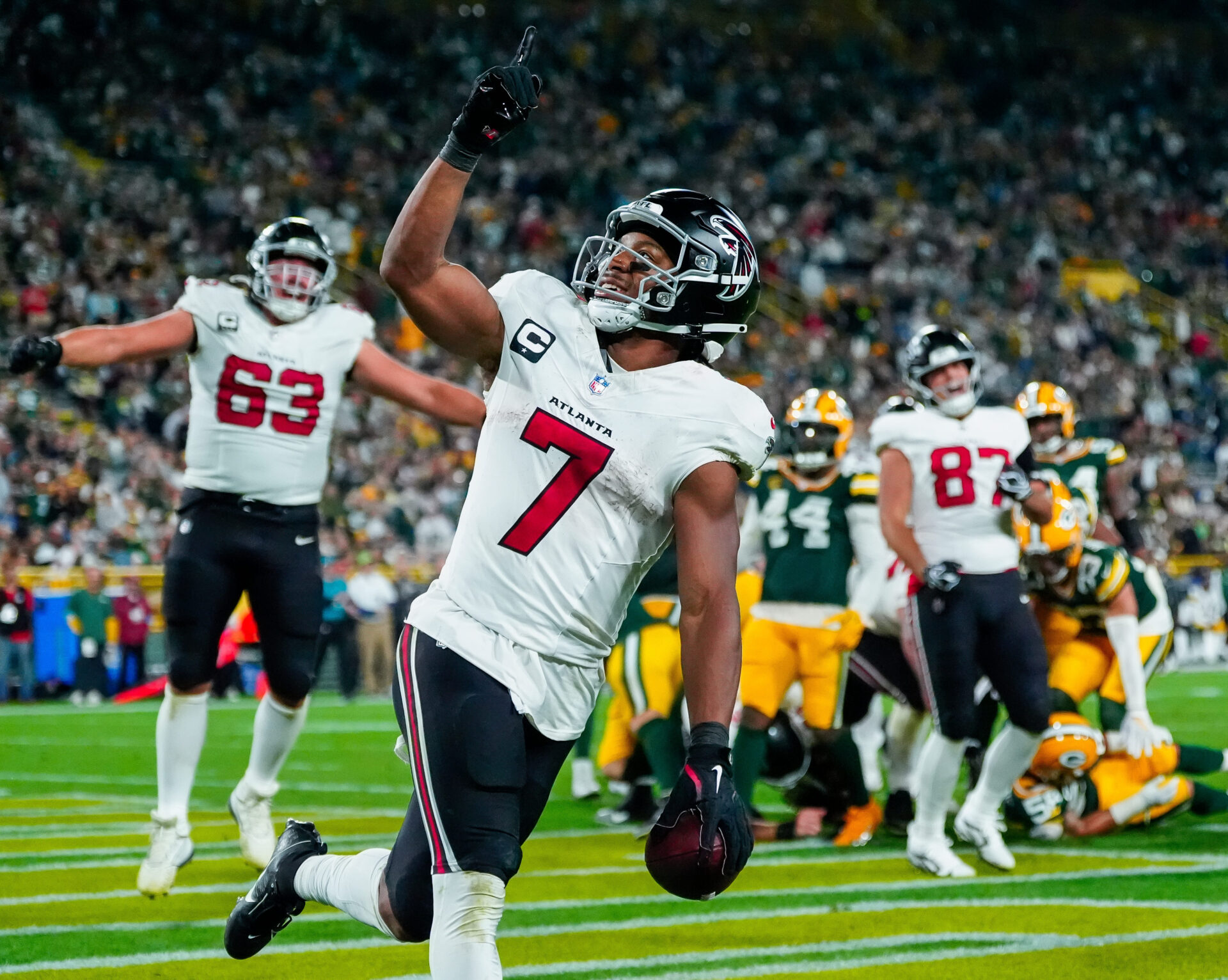 Atlanta Falcons running back Bijan Robinson (7) celebrates after scoring a touchdown against the Green Bay Packers on Thursday,